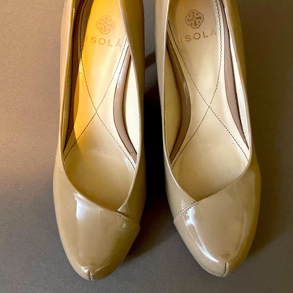 Isola patent leather nude pumps